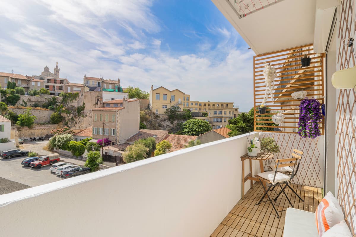 Balcon avec vue sur Marseille